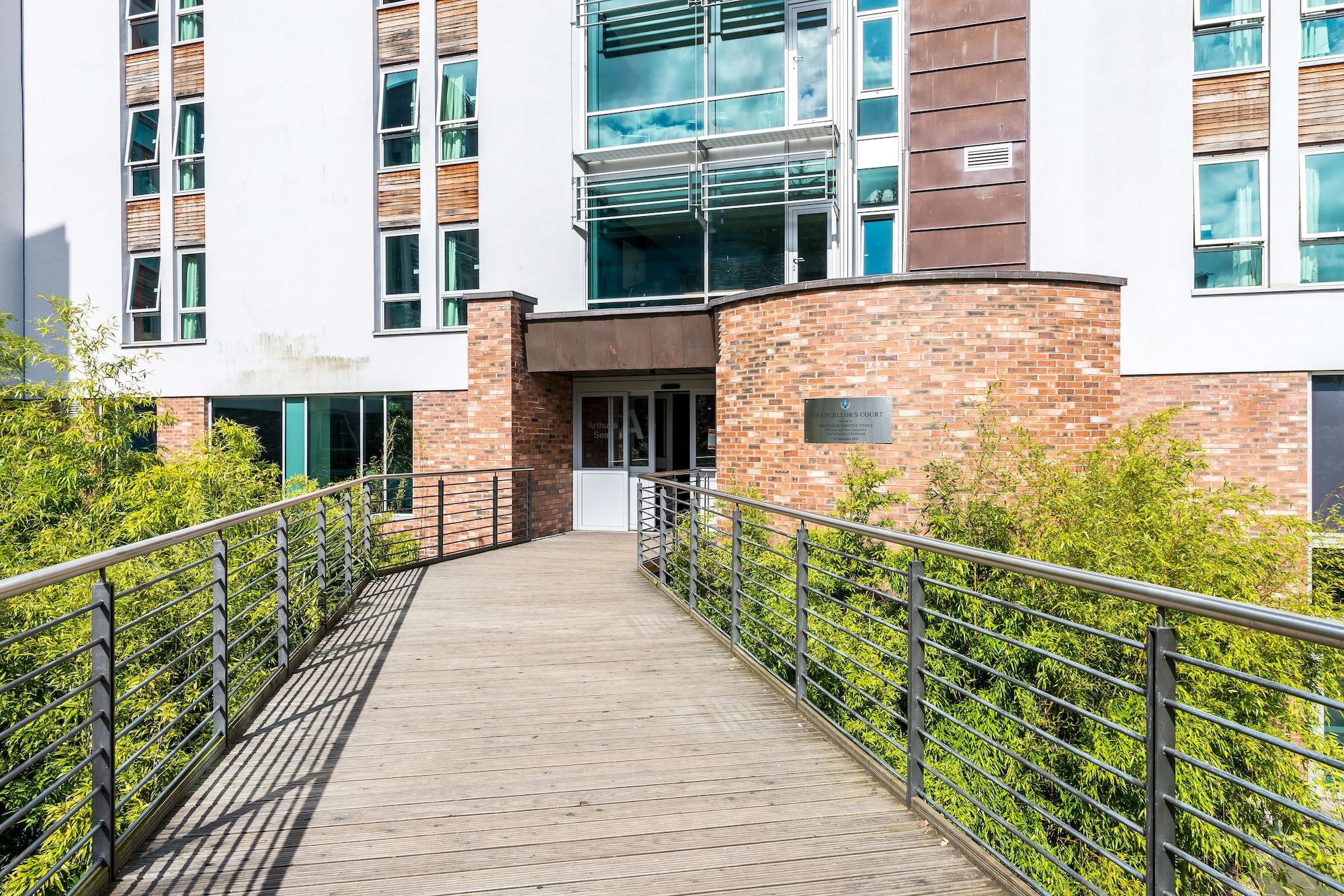 Summer Stays At The University Of Edinburgh Exterior photo