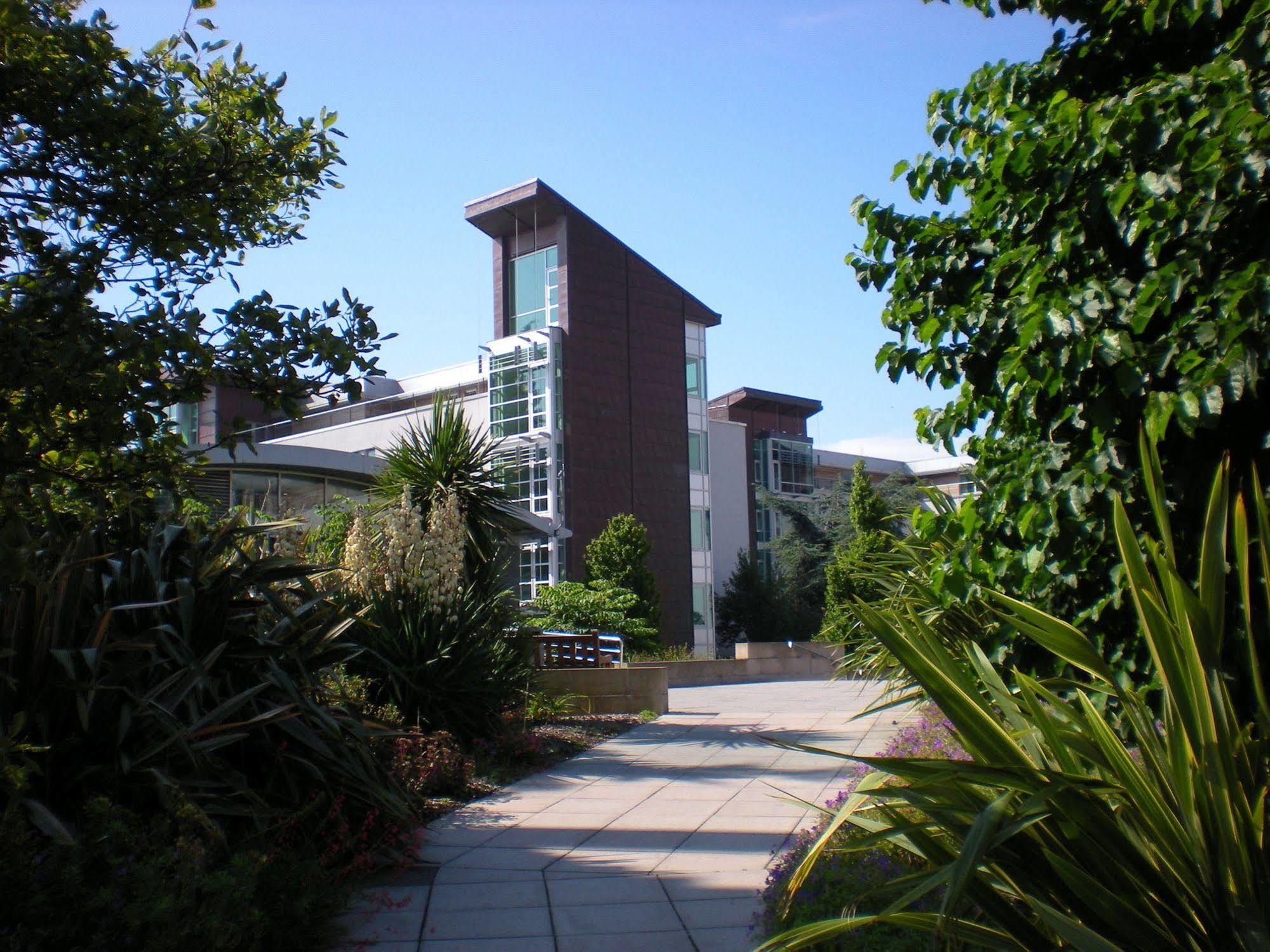 Summer Stays At The University Of Edinburgh Exterior photo